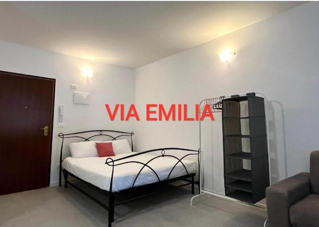 Una cama o camas en una habitación de Emilia284 APT