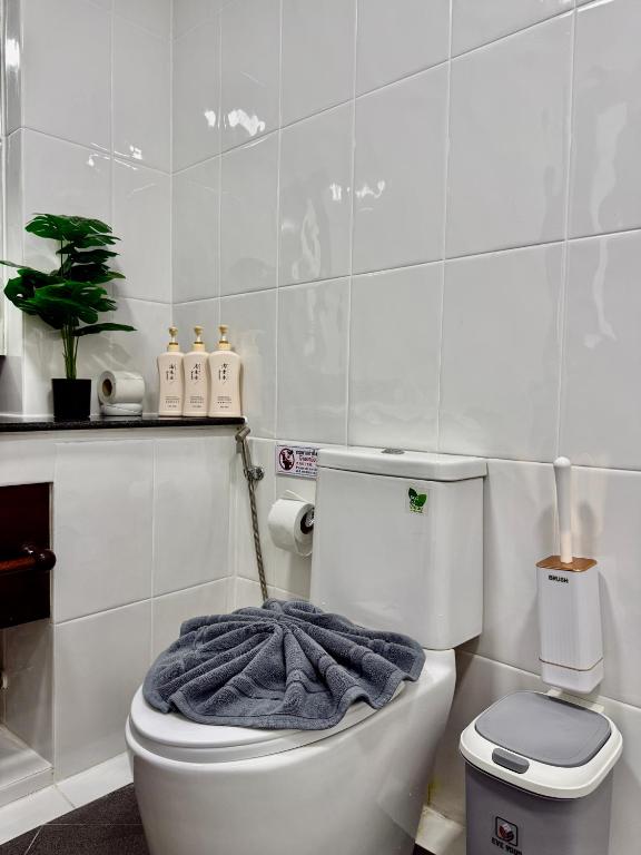 
One-Bedroom Apartment with Balcony and Mountain View  
