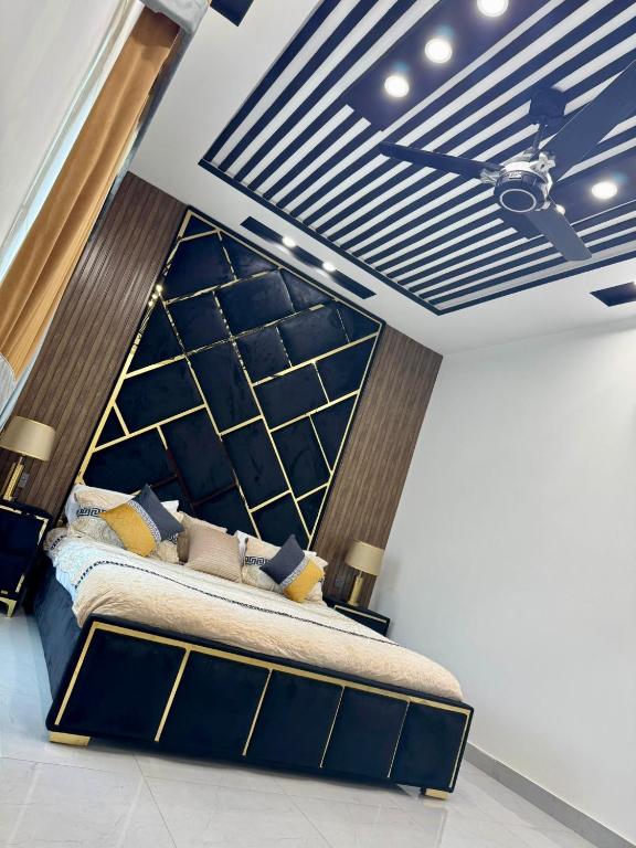 Lux Aparts Holiday Home Citi Housing Jhelum - Vakantiehuis Met 4 Slaapkamers