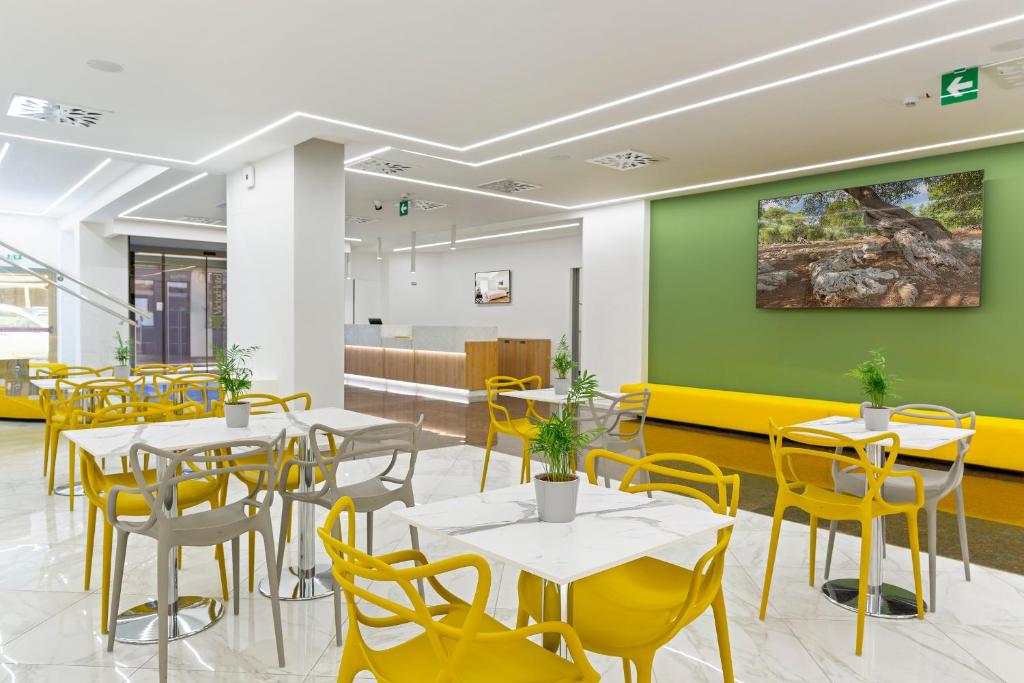 Victor Hotel tesisinde bir oturma alanı