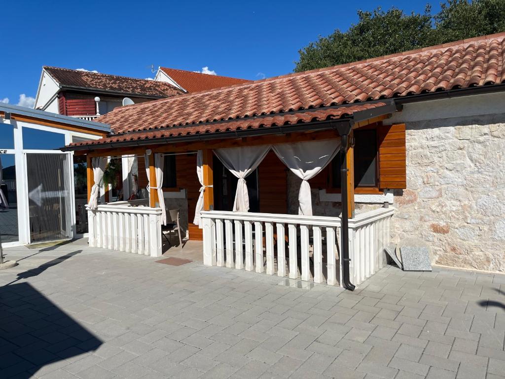 Hoone, kus puhkemaja asub