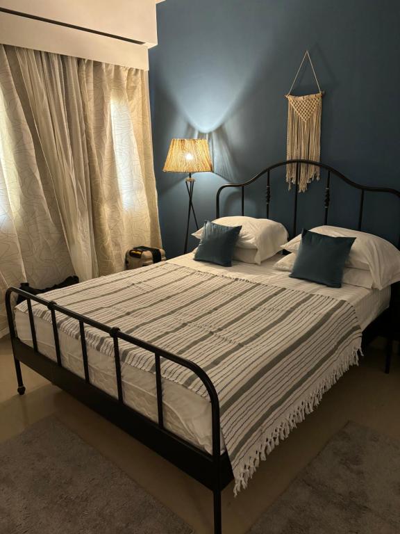 Una cama o camas en una habitación de Perl hous sunny Dahab