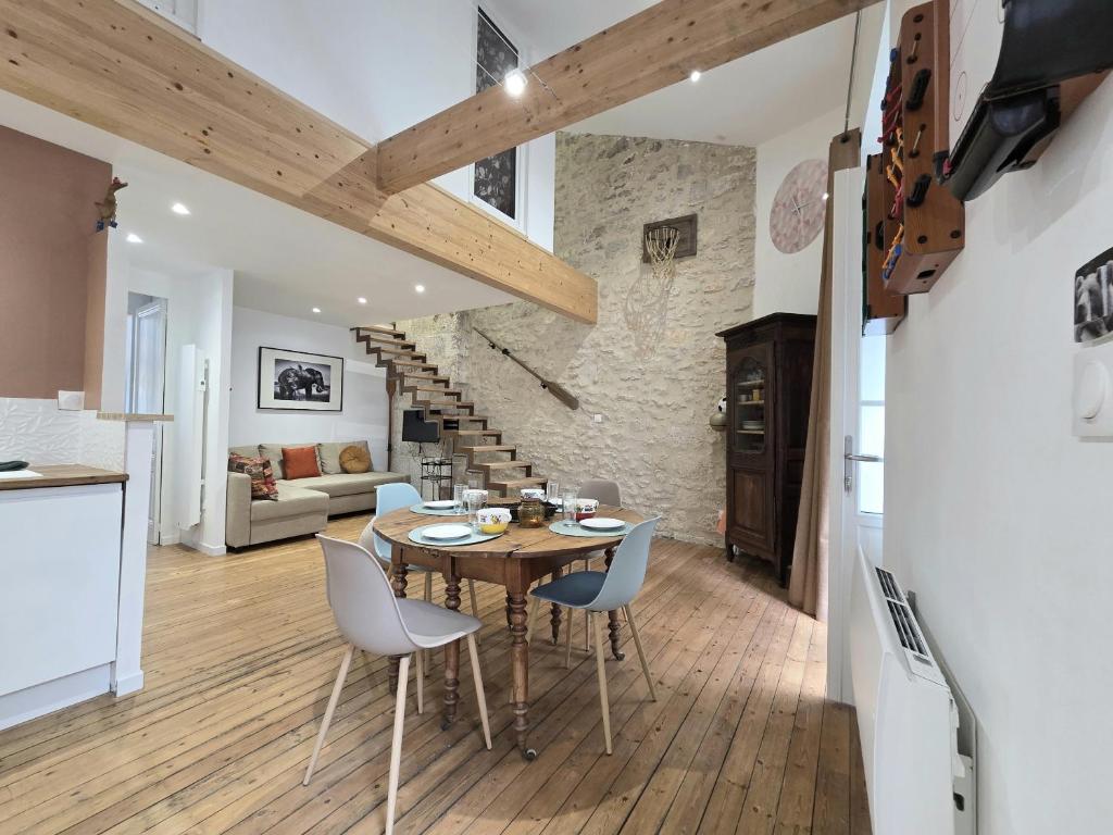 Fotografie z fotogalerie ubytování Cocon urbain avec terrasse privée au cœur du centre-ville v destinaci Vindelle