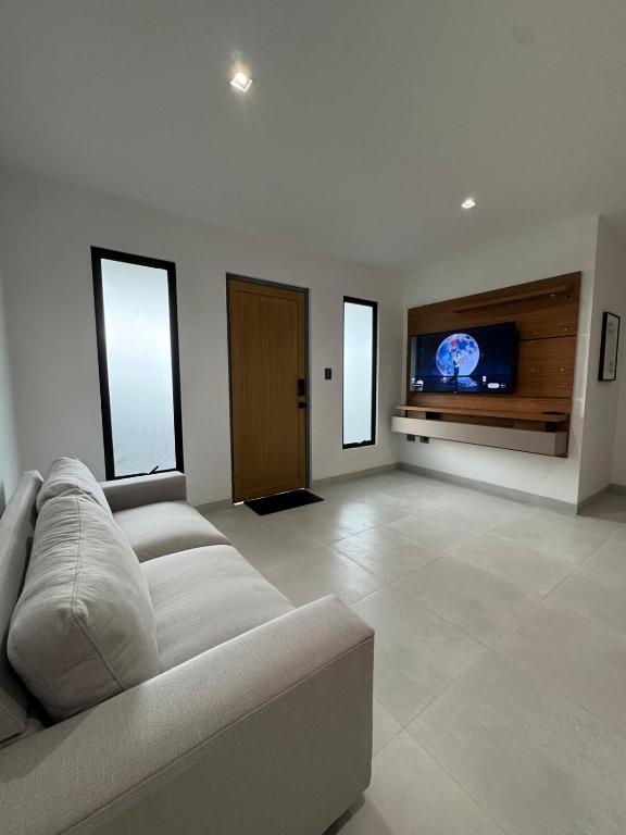 TV a/nebo společenská místnost v ubytování Modern apartment near to the international airport