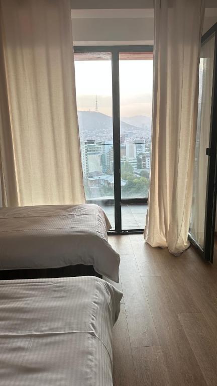 فضای داخلی Old Tbilisi Avlabari Terrace Apartment Daily Rent در تفلیس - تصویر ۳