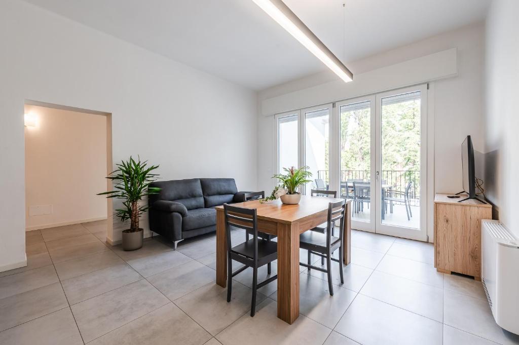 TV a/nebo společenská místnost v ubytování Rivazza Apartment - Free WiFi, Air Conditioning & Private Parking