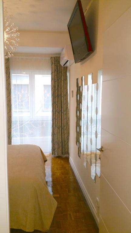 Palacio Apartments Madrid - Luxury One-Bedroom Apartment