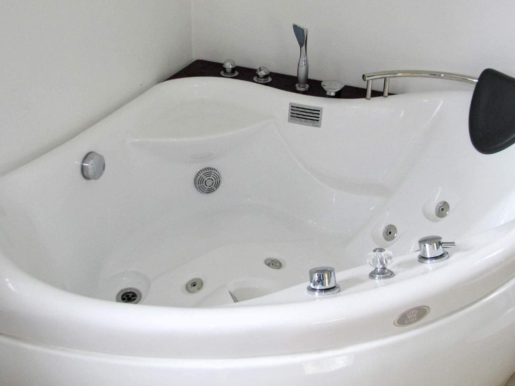 Ένα μπάνιο στο 6 person holiday home in Hals-By Traum