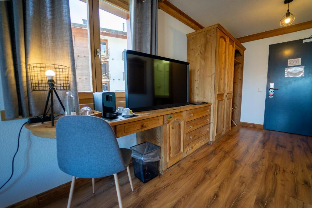 Hôtel Chalet Royal - Resim 11