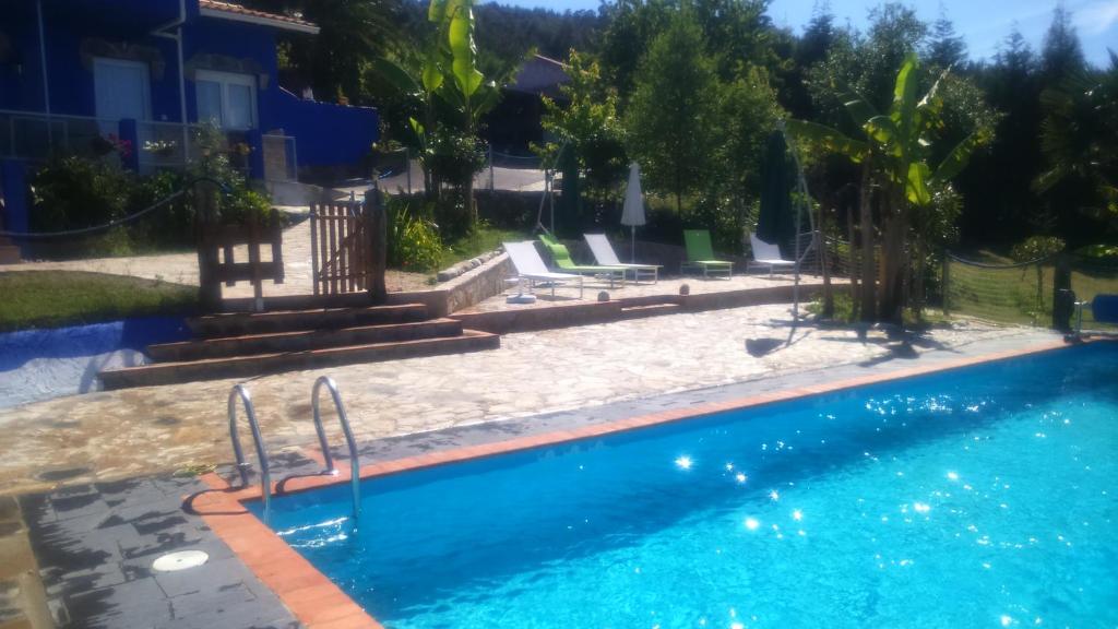 Bazén v ubytování Apartamentos Labana nebo v jeho okolí