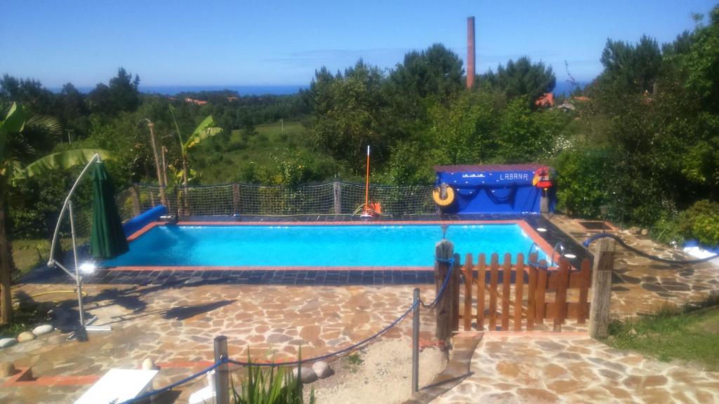 Bazén v ubytování Apartamentos Labana nebo v jeho okolí