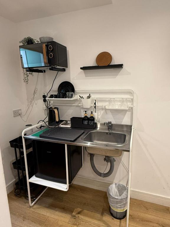 Townhouse Studio with Kitchen & Ensuite - Great Location