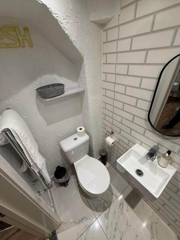 Townhouse Studio with Kitchen & Ensuite - Great Location - Resim 36