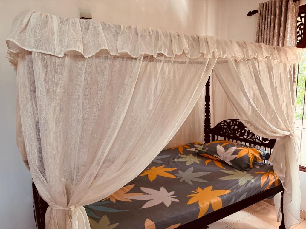 Ένα ή περισσότερα κρεβάτια σε δωμάτιο στο Madush House