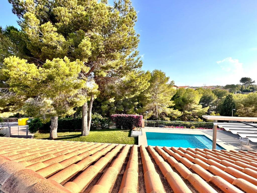 a house with a swimming pool and trees at Villa Azahar - Mediterranean Retreat - in Alginet