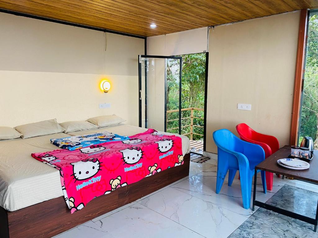 a bedroom with a bed and a table and a chair at Kians Home Glass Villa in Pīrmed