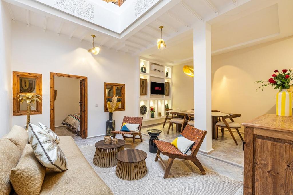 Posezení v ubytování Riad Chiberta Exclusive & New with Pool for 6 pax with free Breakfast