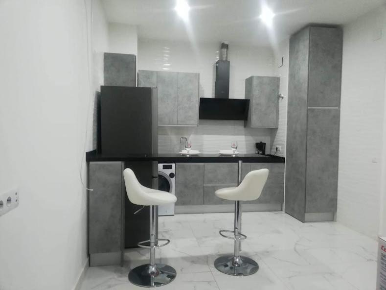 Airbhouse prívate rooms & Triana