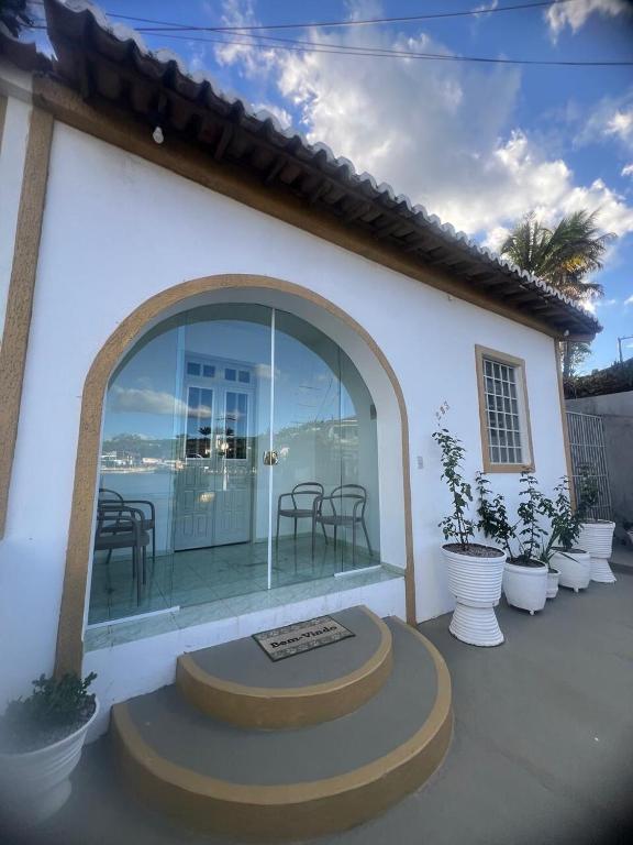 a house with a patio with a table and chairs at Casa do açude in Triunfo