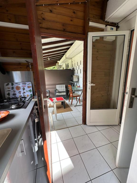 Una cocina o cocineta en Appt F2 BELLISSIMA