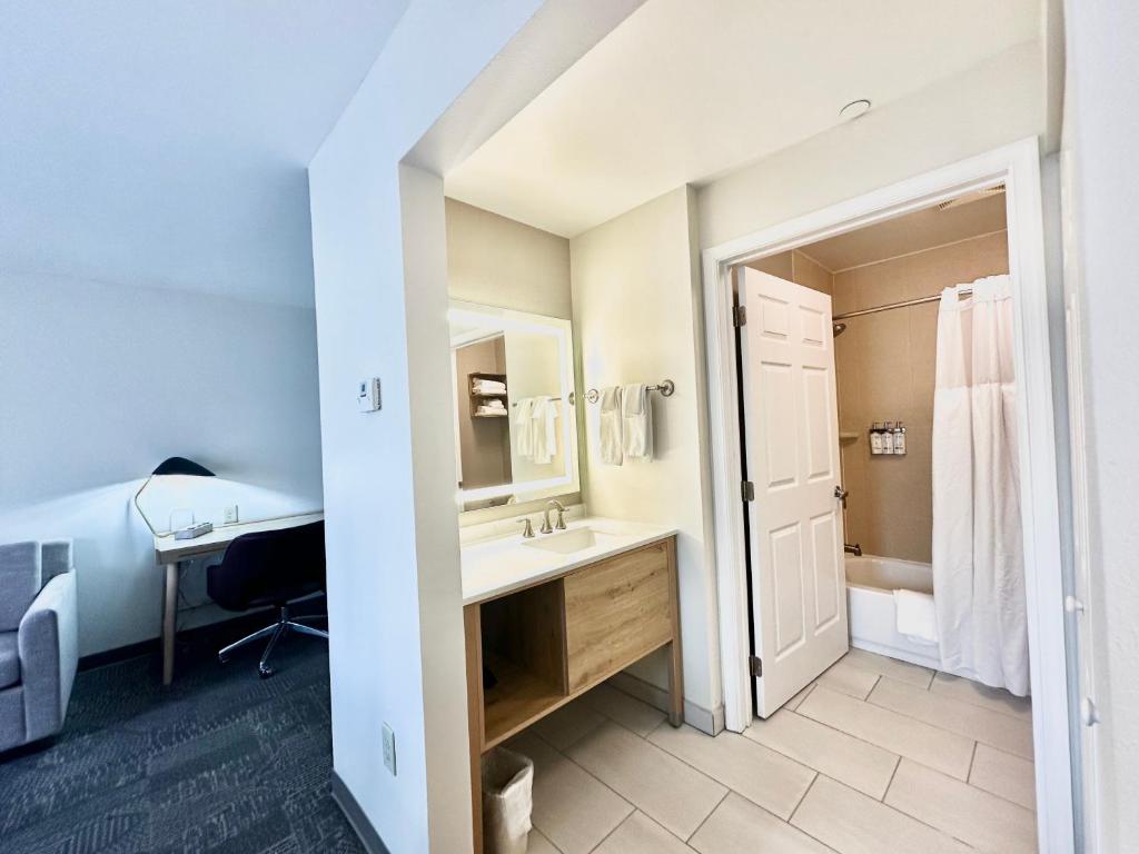 Staybridge Suites East Stroudsburg - Poconos by IHG photo