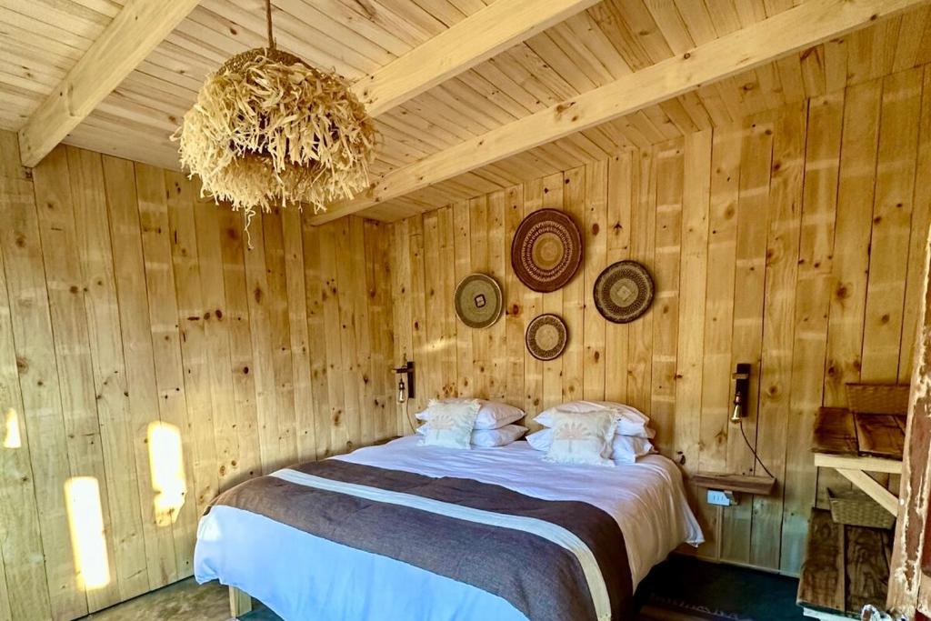 Postel nebo postele na pokoji v ubytování Cabin Arroyo el Bosque, Villa Cerro Castillo, Aysen