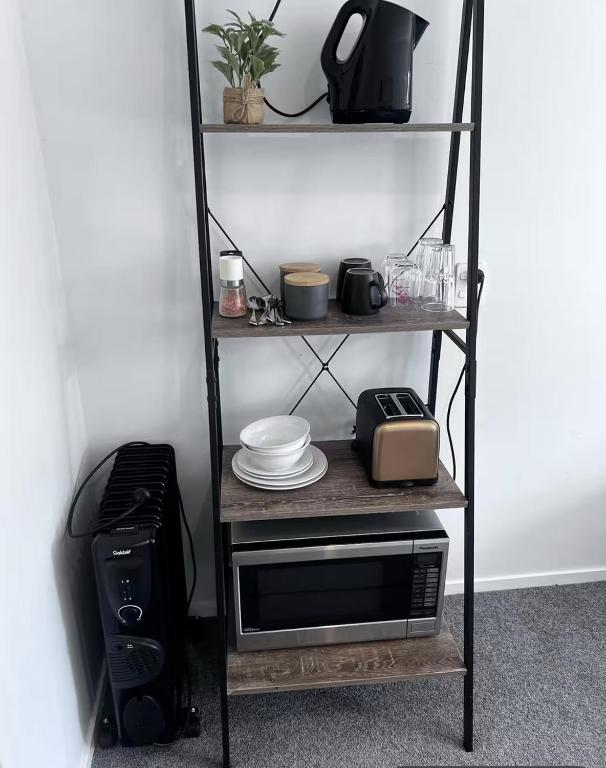 Secluded Lake Okareka Studio Views, Spa, Deck in Rotorua