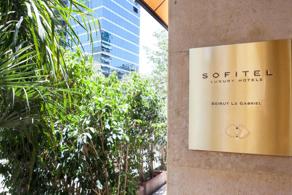 Certifikát, hodnocení, plakát nebo jiný dokument vystavený v ubytování Sofitel Beirut Le Gabriel