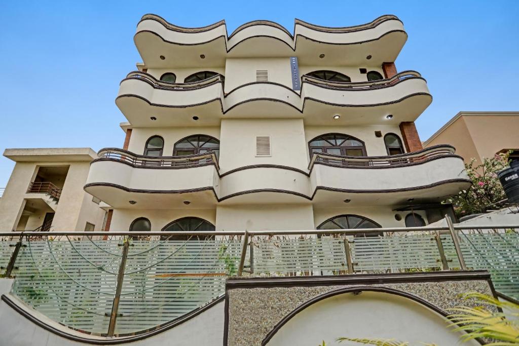 Μπαλκόνι ή βεράντα στο Townhouse The Premier View Near ISKCON Temple Noida