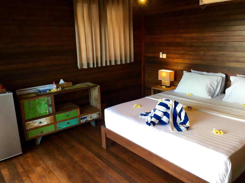 Twin Island Villas & Dive Resort - Bungalow With Garden View