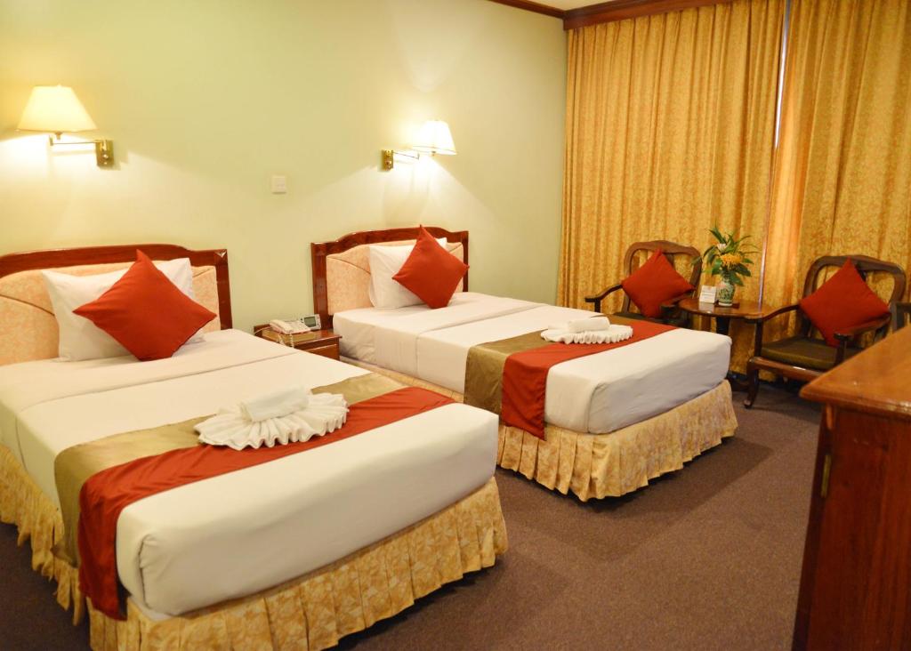 Postel nebo postele na pokoji v ubytování Angkor Hotel