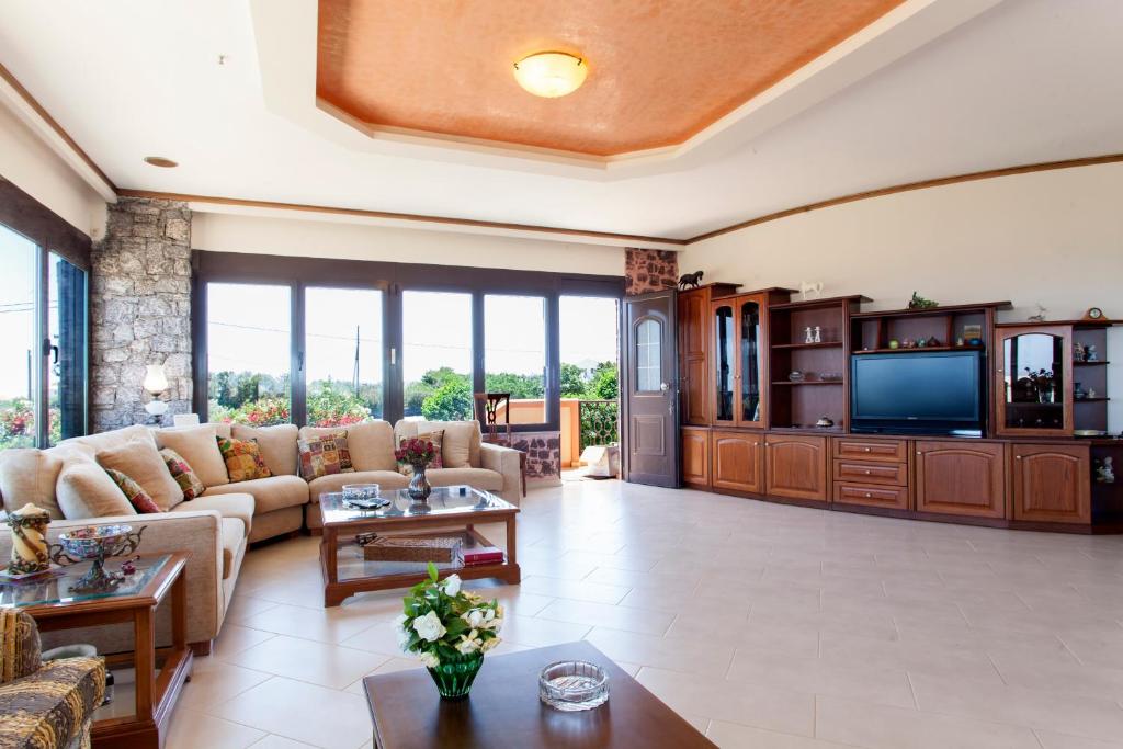 A television and/or entertainment centre at Villa Antikleia
