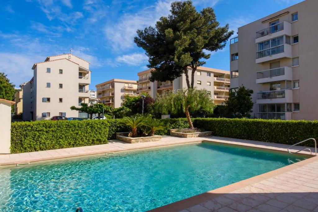 Accommodation with terrace and pool Sainte-Maxime