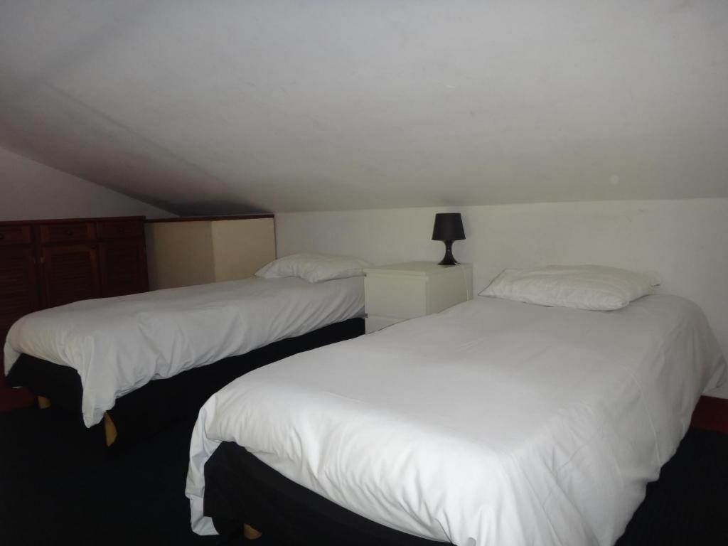 Postel nebo postele na pokoji v ubytování Hotel B Lodge