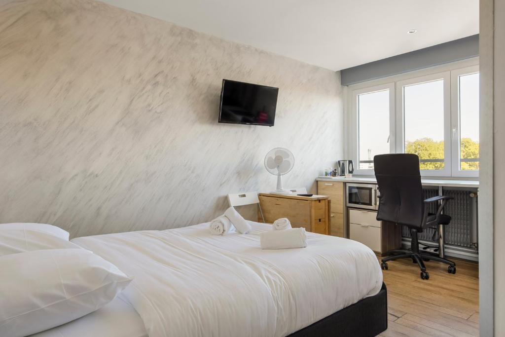 WilSix by Max, Renovated, bright studio, 1 min from train station – photo 6