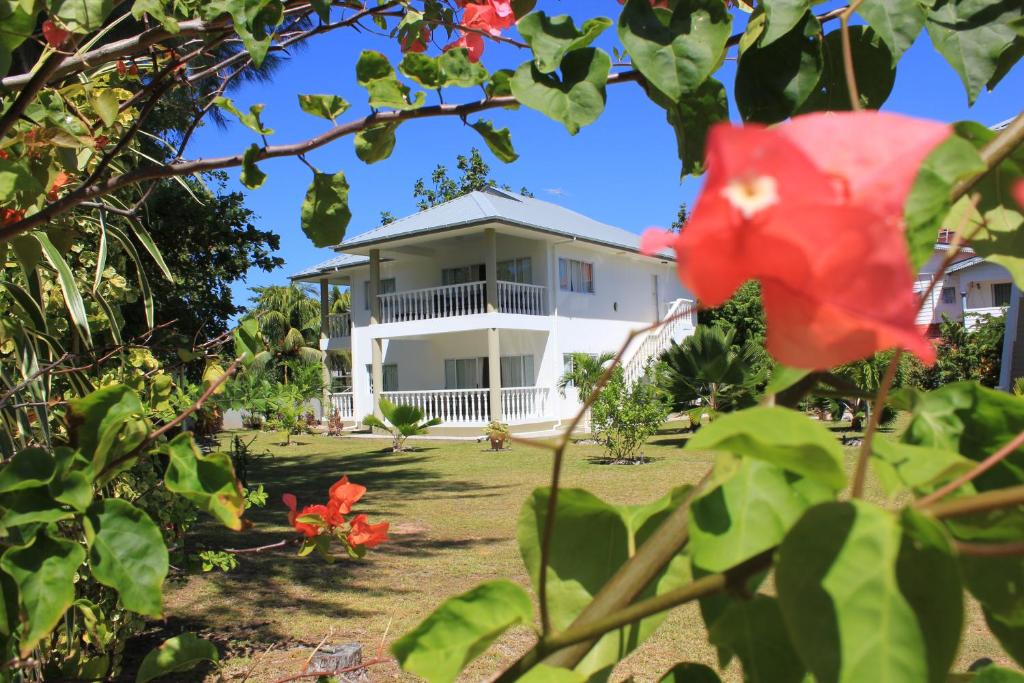 a view of the house from the garden at Casa Tara Villas in Grand'Anse Praslin