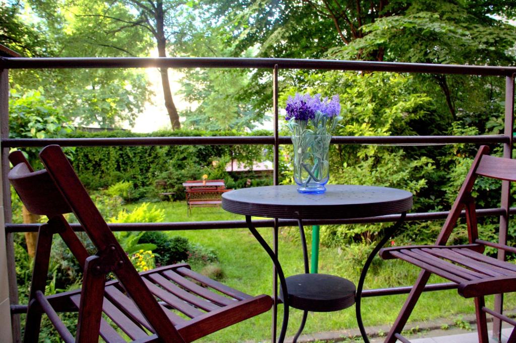 رزرو هتل و هاستل، آپارتمان آستور, رزرو هتل و هتل آپارتمان