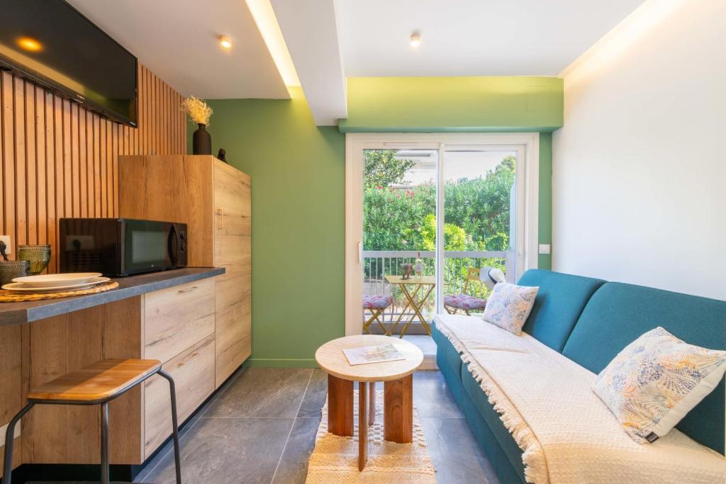 1-Br Apartment Quiet Setting Near City Center