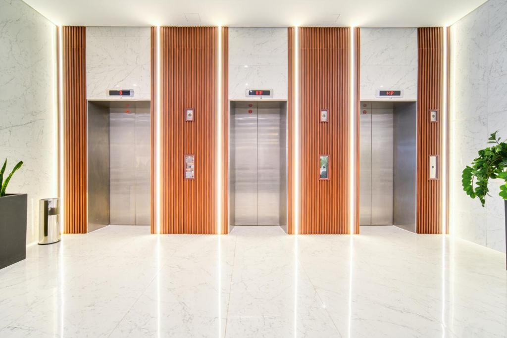 Stella Stays Lana Tower - Resim 25