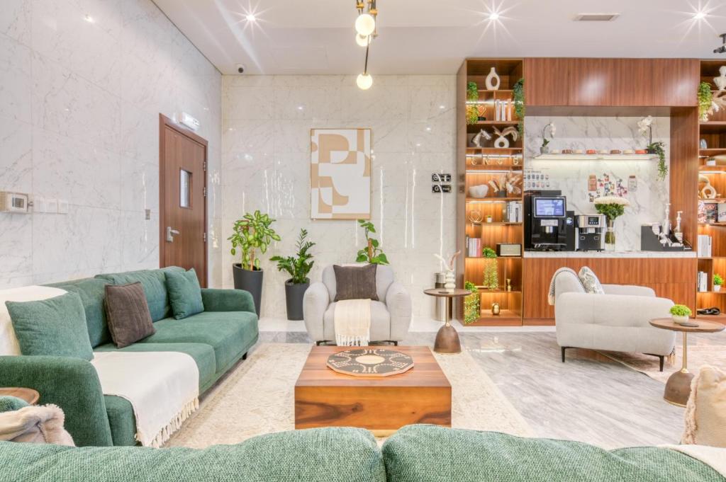 Stella Stays Lana Tower - Resim 19