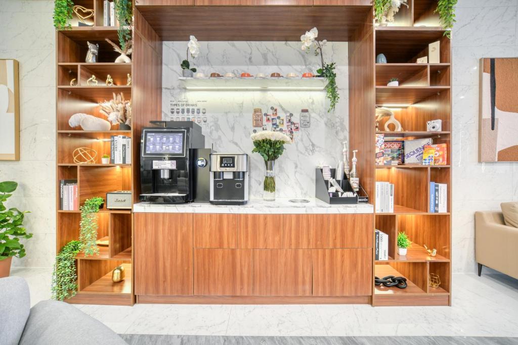 Stella Stays Lana Tower - Resim 17