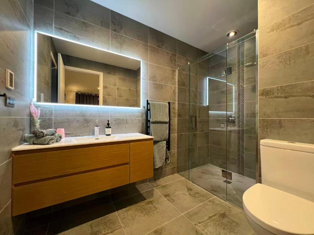 Lake view, private access room & private Bathroom