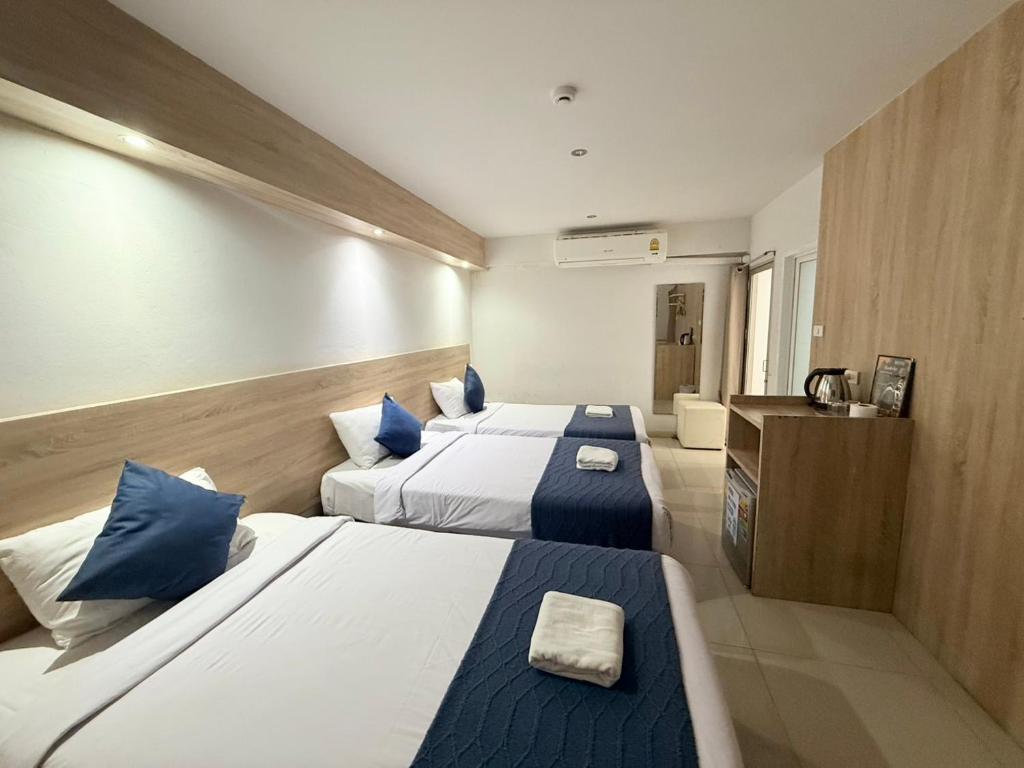 
Standard Triple Room
