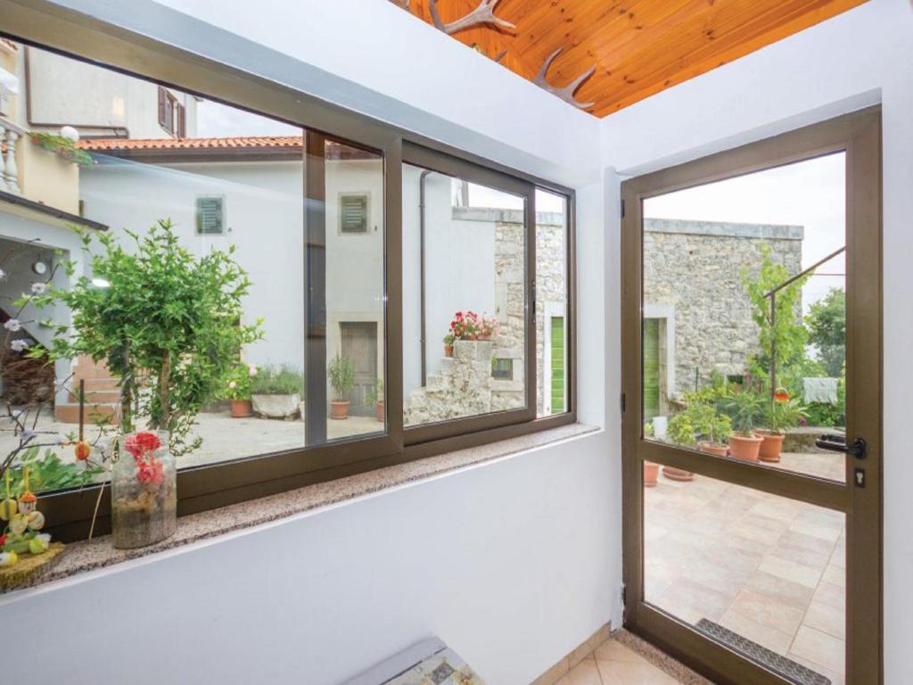 Vonkajšia záhrada v ubytovaní Apartment Tijan