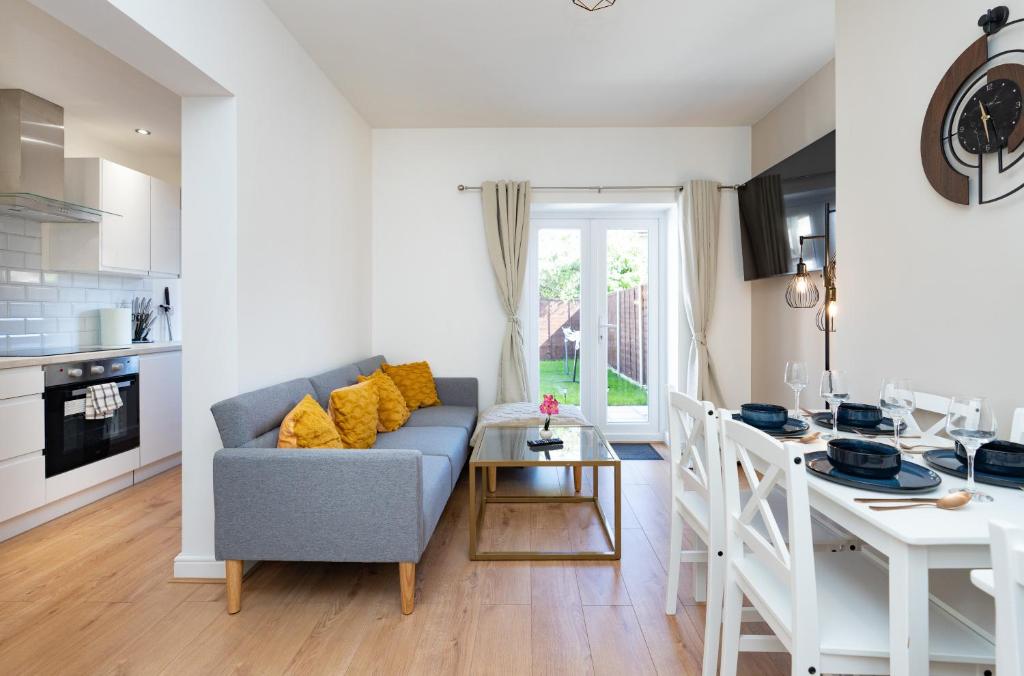 Η κουζίνα ή μικρή κουζίνα στο Open Mind Property - Cozy 4BR Flat & HotTub, Bognor