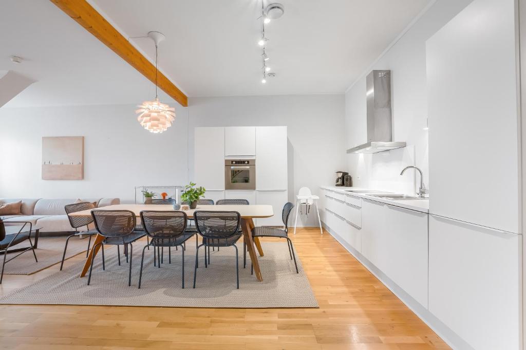 Kuchyň nebo kuchyňský kout v ubytování Stay Tromsø -Spacious 3BD Two-Level Apartment