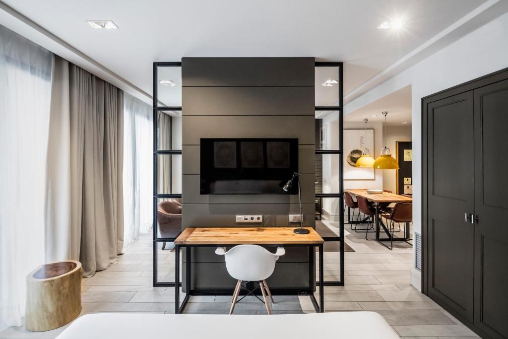 Midtown Apartments - 10