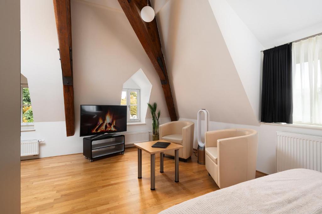 Hotel CampusZwei Komfortable Doppelzimmer & Apartments mit Küche Zentral in Ludwigsburg ideal für Business & Langzeitaufenthalte 24h Check in Kinder bis 14 Jahre übernachten kostenlos - Stüdyo