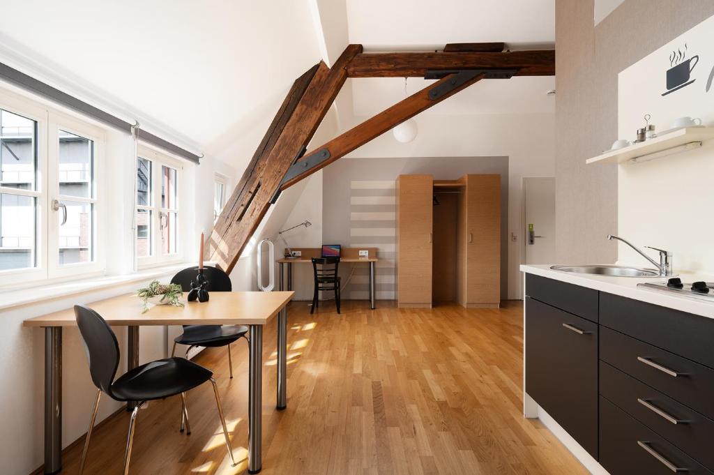 Hotel CampusZwei Komfortable Doppelzimmer & Apartments mit Küche Zentral in Ludwigsburg ideal für Business & Langzeitaufenthalte 24h Check in Kinder bis 14 Jahre übernachten kostenlos - Deluxe Çift Kişilik Stüdyo