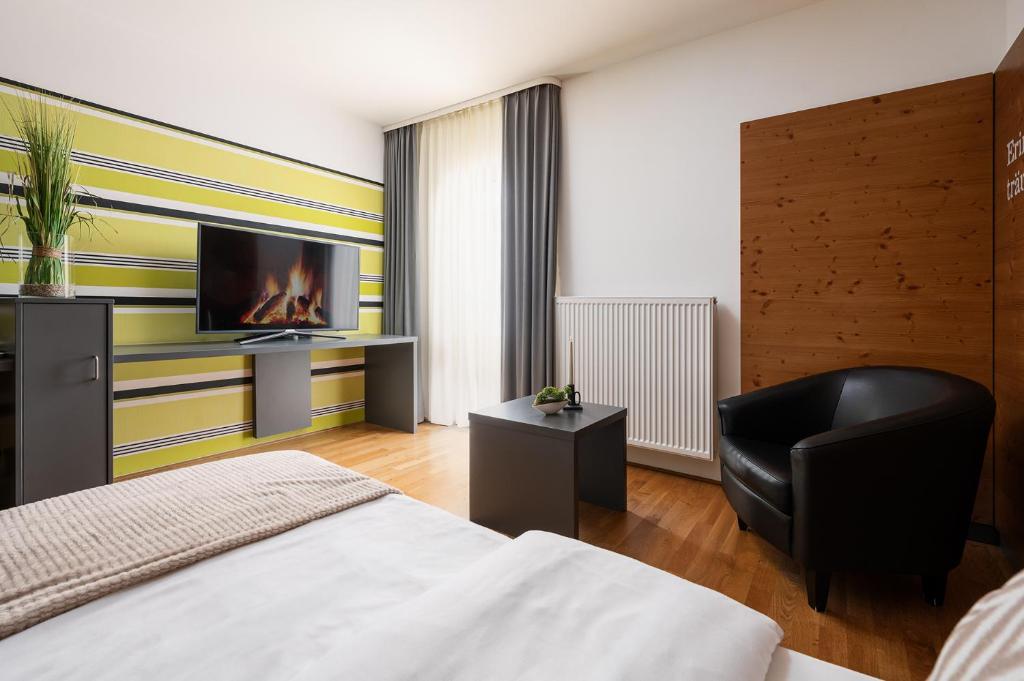 Hotel CampusZwei Komfortable Doppelzimmer & Apartments mit Küche Zentral in Ludwigsburg ideal für Business & Langzeitaufenthalte 24h Check in Kinder bis 14 Jahre übernachten kostenlos - Çift Kişilik Oda